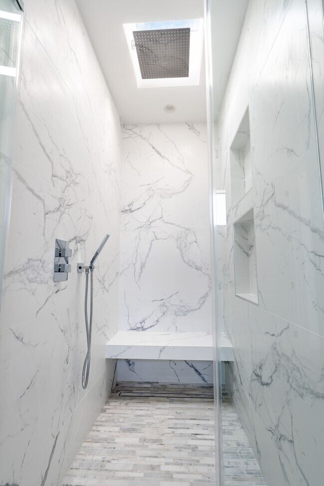 Building Photo - Longwood