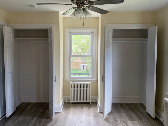 Building Photo - AG 210 Forward