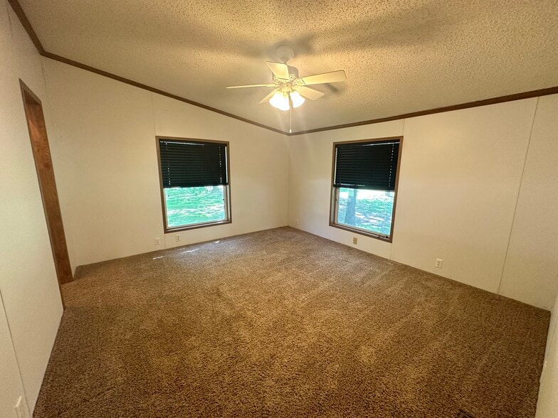 Building Photo - E2427 Holmes Rd