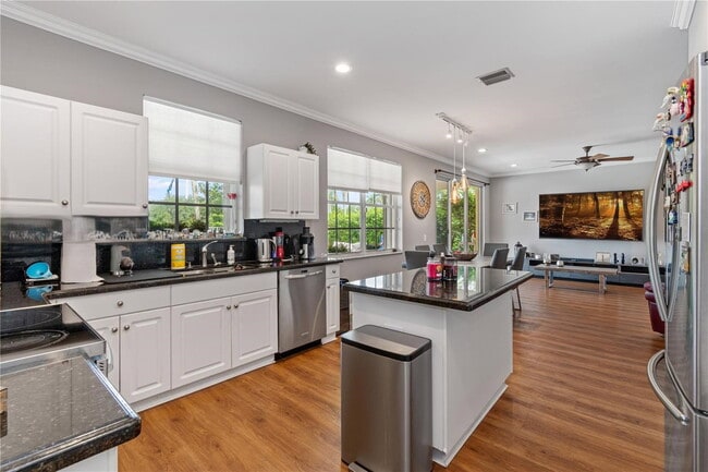 Building Photo - 1095 Chenille Cir