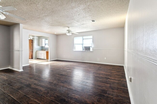 Building Photo - 206 Sunset Dr