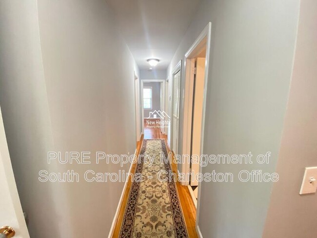 Building Photo - 14 Lampton Rd