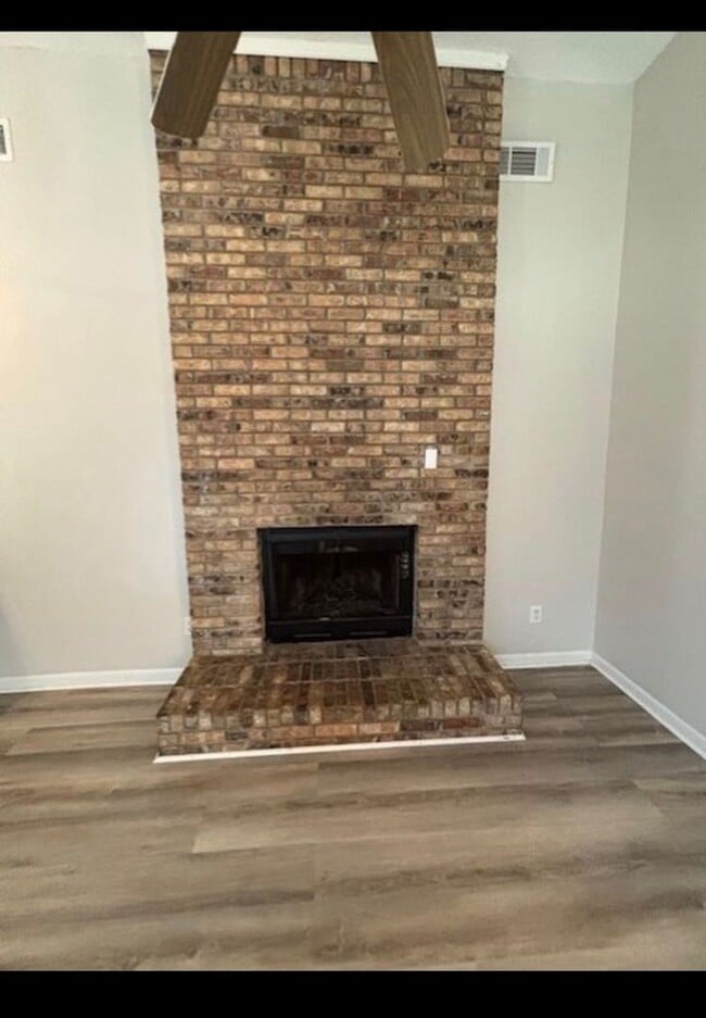 Building Photo - Affordable Living with Comfort & Convenience