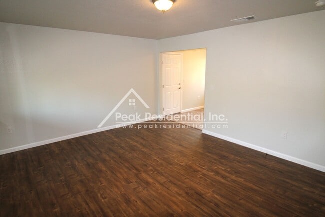 Building Photo - Updated 2bd/1ba Orangevale Duplex with Gar...