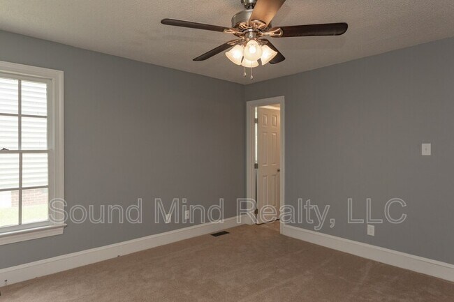 Building Photo - 1205 Opossum Trot Ln