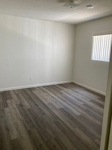 Bedroom - 964 S Ardmore Ave