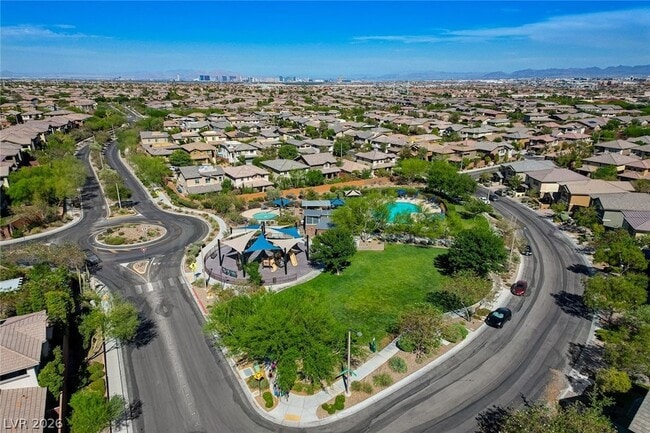 Building Photo - 10679 Country Knoll Way