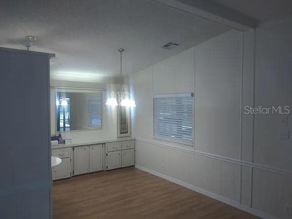 Building Photo - 2055 S Floral Ave