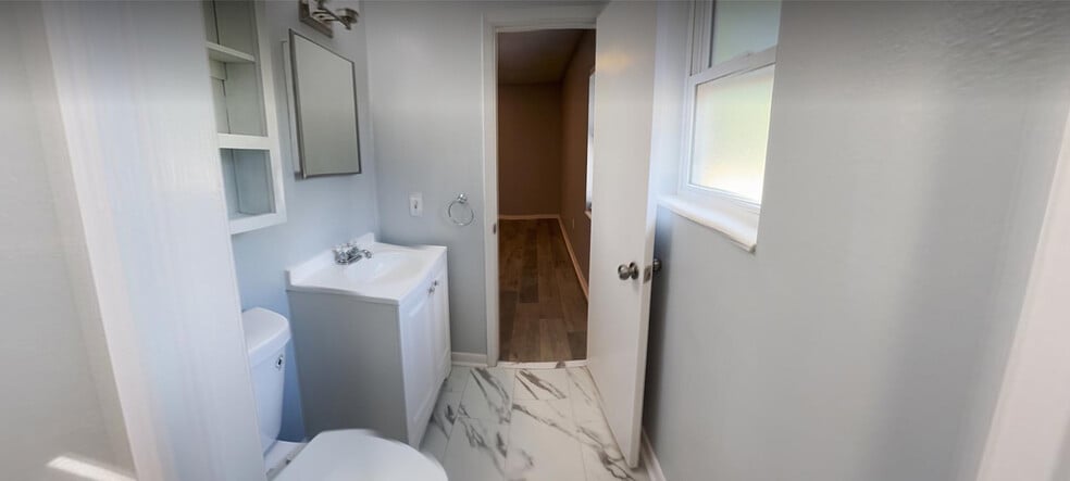 Bath 2 - 610 N 78th Ave