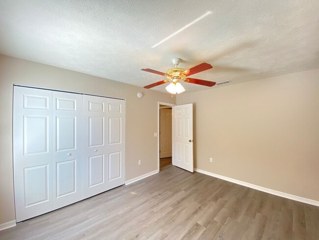 Building Photo - Cannot be shown until MAY!!!Great Home in quiet Belleview Neighborhood 3/2/1 - ***Won't Last***