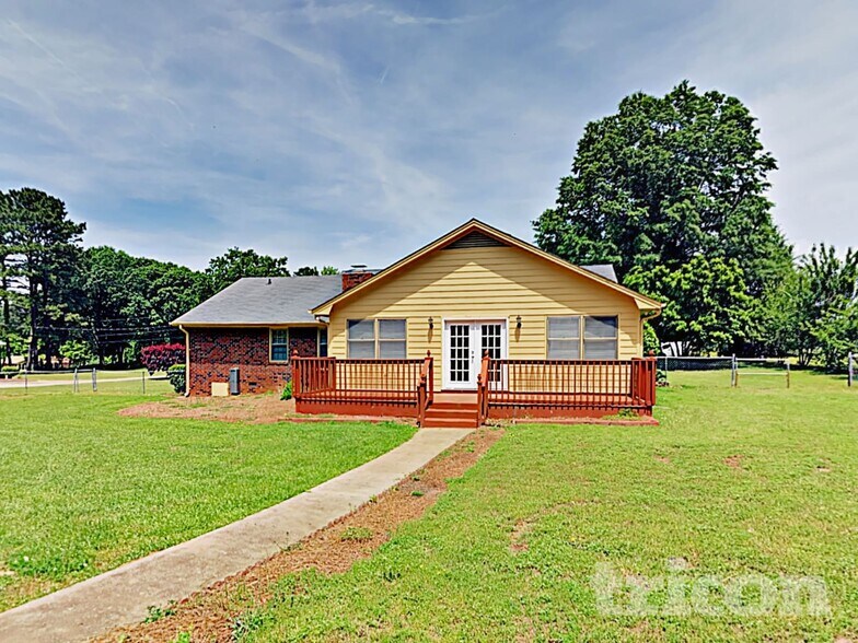 Building Photo - 33 Eva Ln