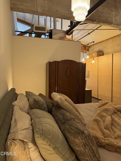 Building Photo - 530 S Hewitt St