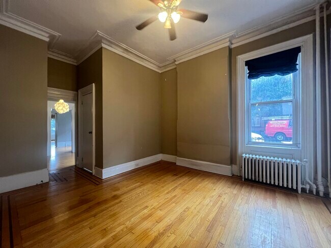 Building Photo - 216 10th St