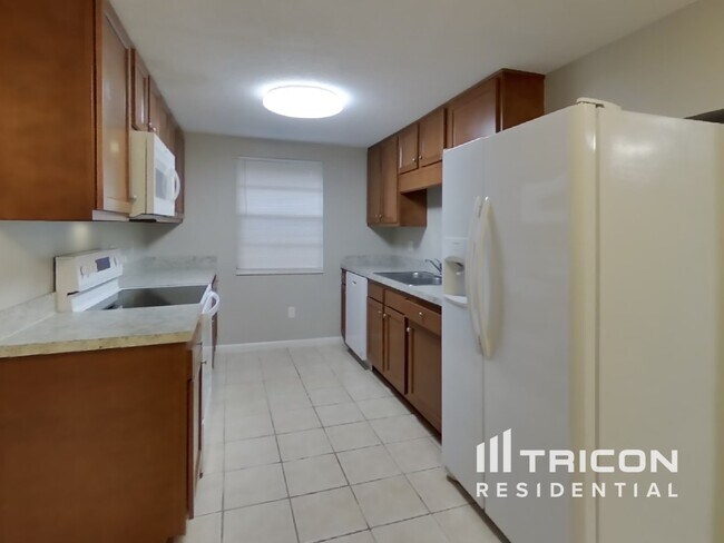 Building Photo - 2846 Tanglewood Blvd