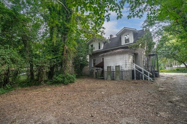 Building Photo - 1522 Columbia College Dr
