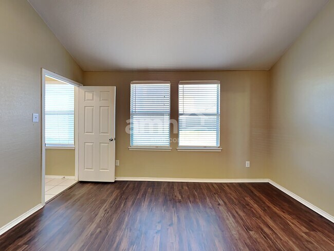 Building Photo - 2036 Hanakoa Falls Dr