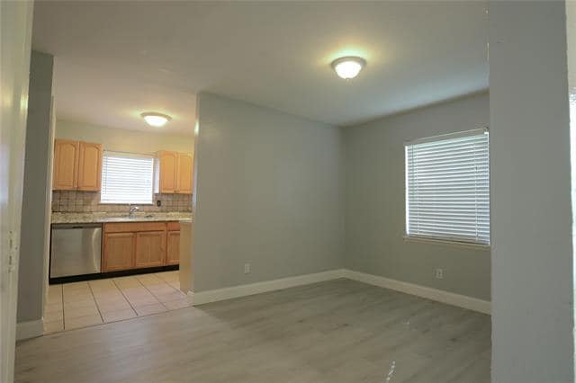 Building Photo - 3721 McKinley Dr