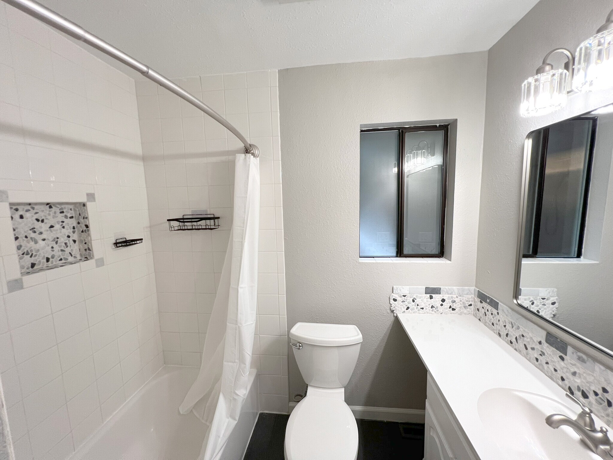 Building Photo - 6519 Illahee Rd NE