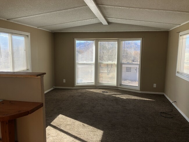 Building Photo - 800 Ponderosa Ln