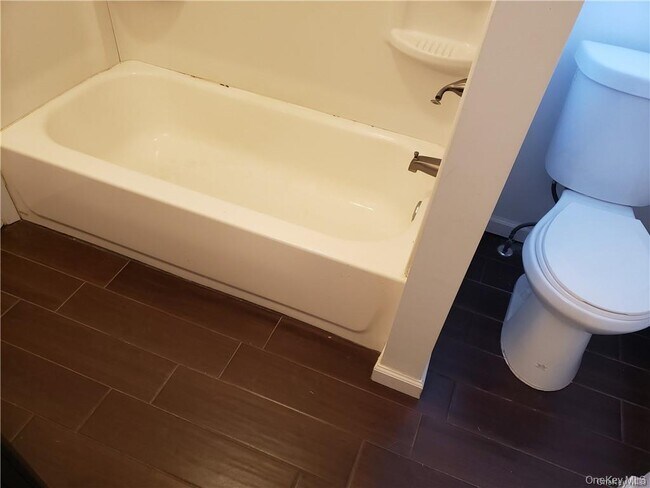 Building Photo - 18 Reservoir Rd