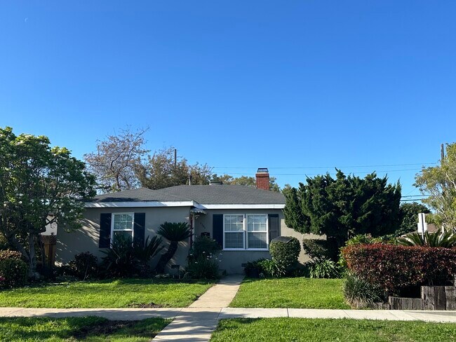 Primary Photo - 2303 Amherst Ave