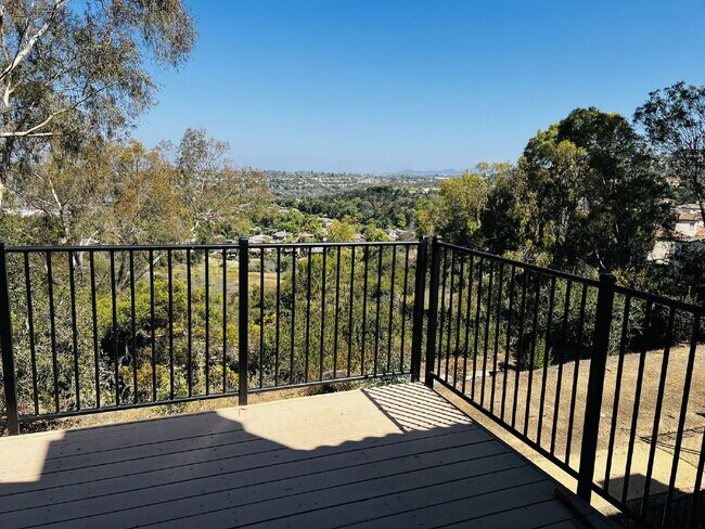 Building Photo - 3036 Avenida Christina