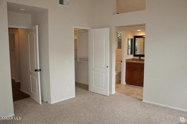 Building Photo - 536 Fairfield Rd