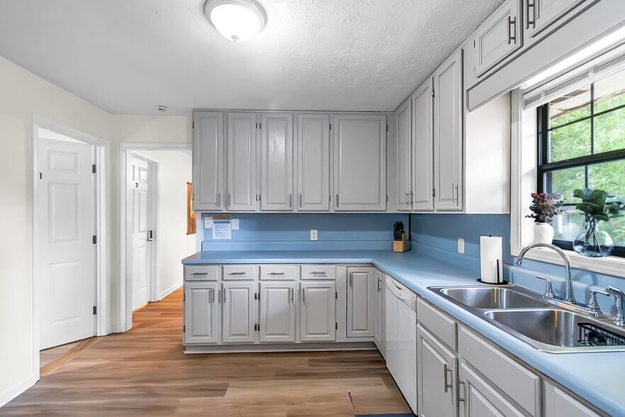 Building Photo - 1812 Wiggins Cir SW