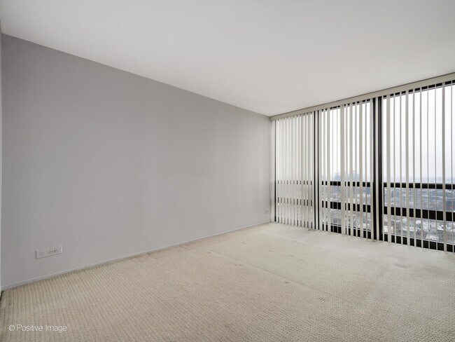 Building Photo - 1636 N Wells St
