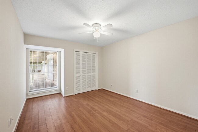 Building Photo - 2727 Briarhurst Dr