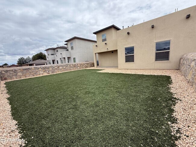 Building Photo - 11472 VAN NUYS Dr