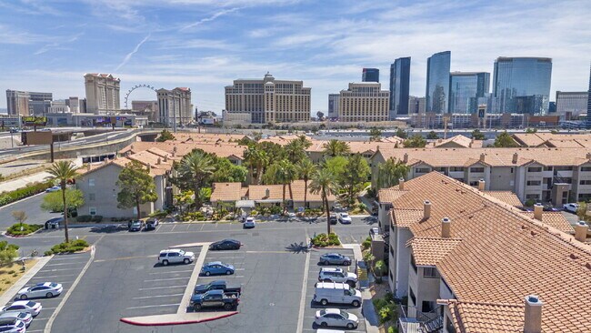 Building Photo - "Spacious 2-Bed, 2-Bath Condo Retreat in the Heart of Las Vegas!"