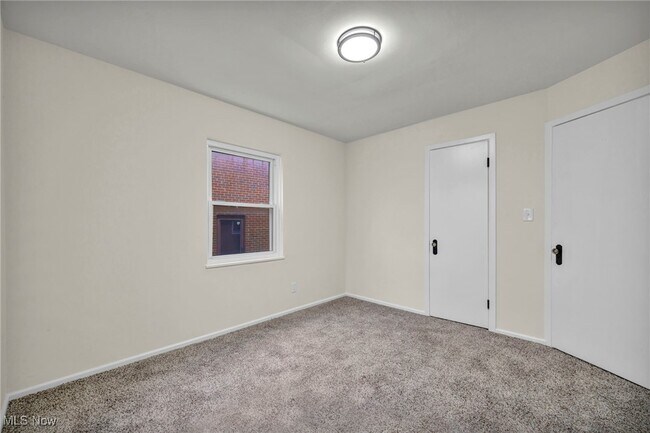 Building Photo - 766 E 232nd St