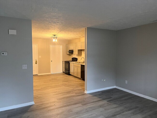 Building Photo - 2 bedroom duplex for rent - Available Now