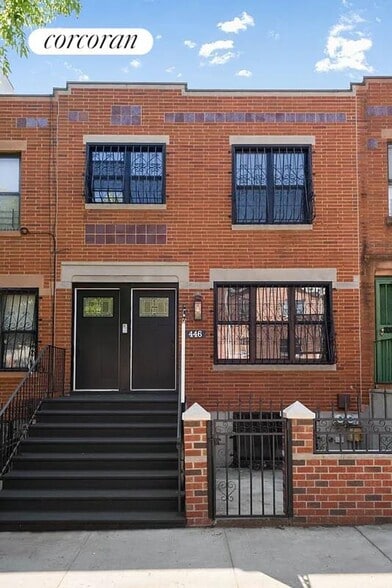 Building Photo - 446 Hart St