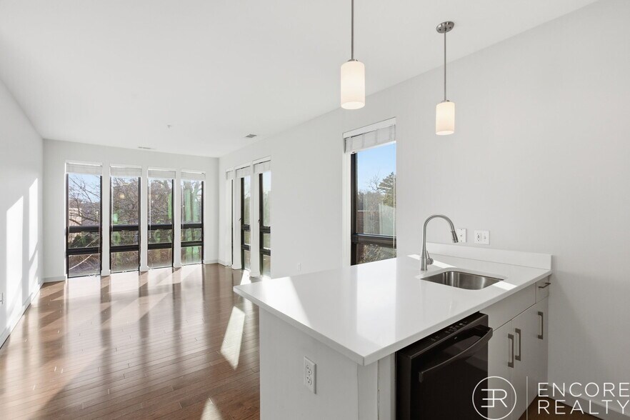 Primary Photo - 45 Marion St