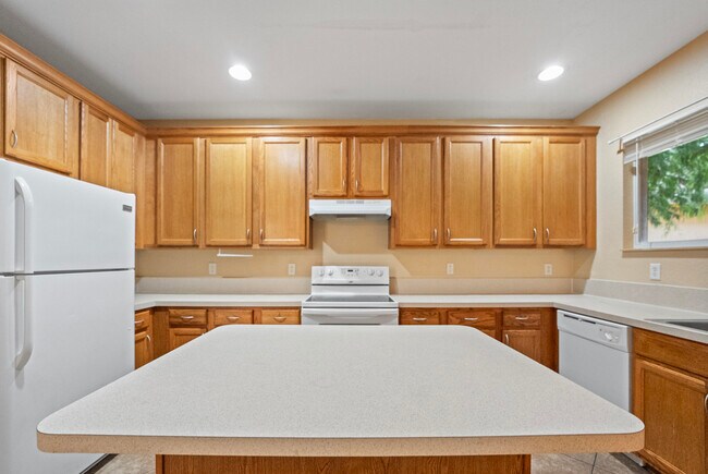 Building Photo - 2567 SE Ruskin Dr