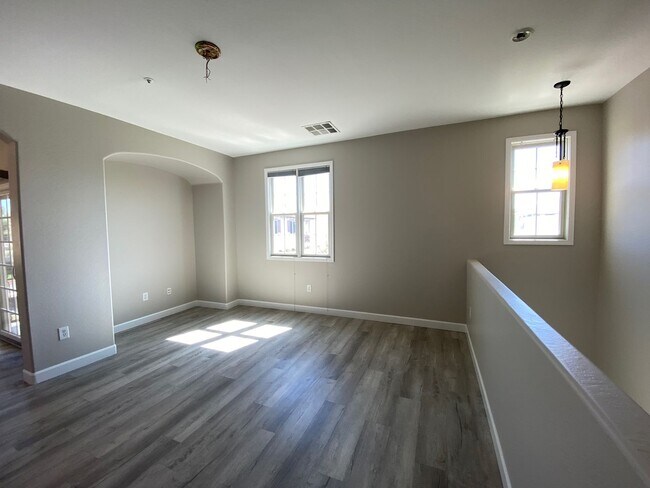 Building Photo - Resort-Style Living in Gilbert – 3 Bed Townhome Near SanTan Village