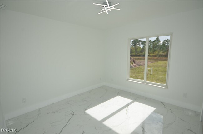 Building Photo - 1132 Edelweiss St E