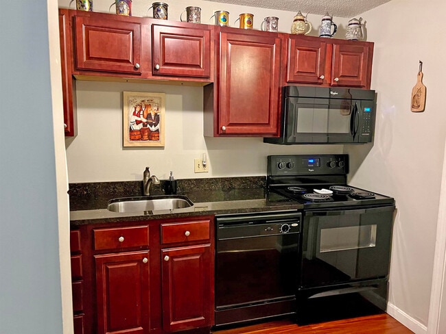 Building Photo - 120 Fisherville Rd