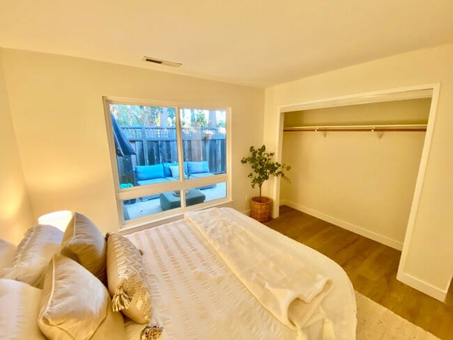 Building Photo - 124 Torrey Pine Terrace