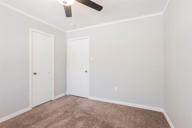 Building Photo - 15715 4 Leaf Dr