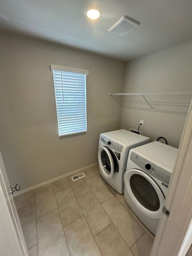 Building Photo - 610 Pickering Ln
