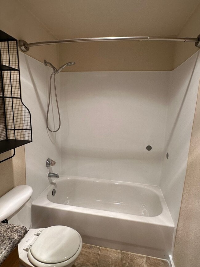 Building Photo - Sterling Heights Condo - Bellevue