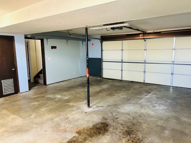 Building Photo - MOVE IN SPECIAL - 1/2 Off Move in Rent