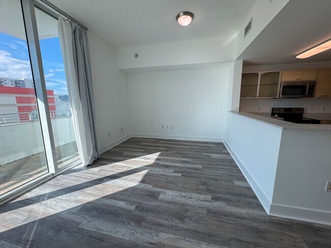 Building Photo - 350 NE 24th St