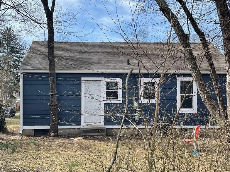 Building Photo - 3923 Millersville Dr