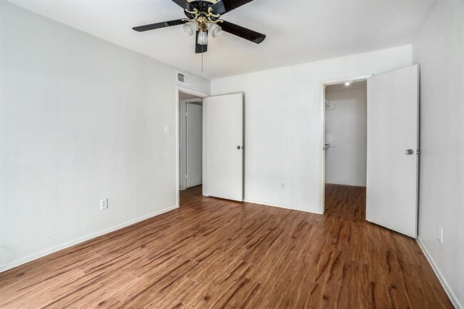 Building Photo - 18515 Egret Bay Blvd