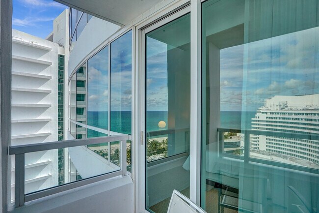 Building Photo - 4401 Collins Ave