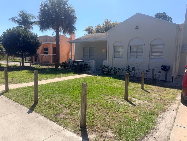 Building Photo - 504 El Prado